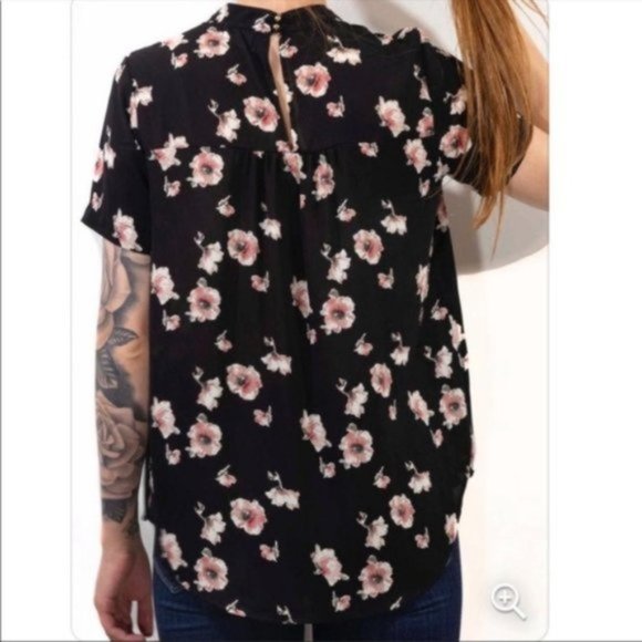 🎉4 for $20 🎉 Urban Outfitters Sienna Sky Floral Loose Fit Top size small - Picture 6 of 7